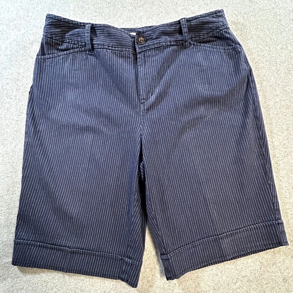 St. John's Bay Pinstripe Shorts‎ Women 14 Navy Blue Stretch Cuffed Chino